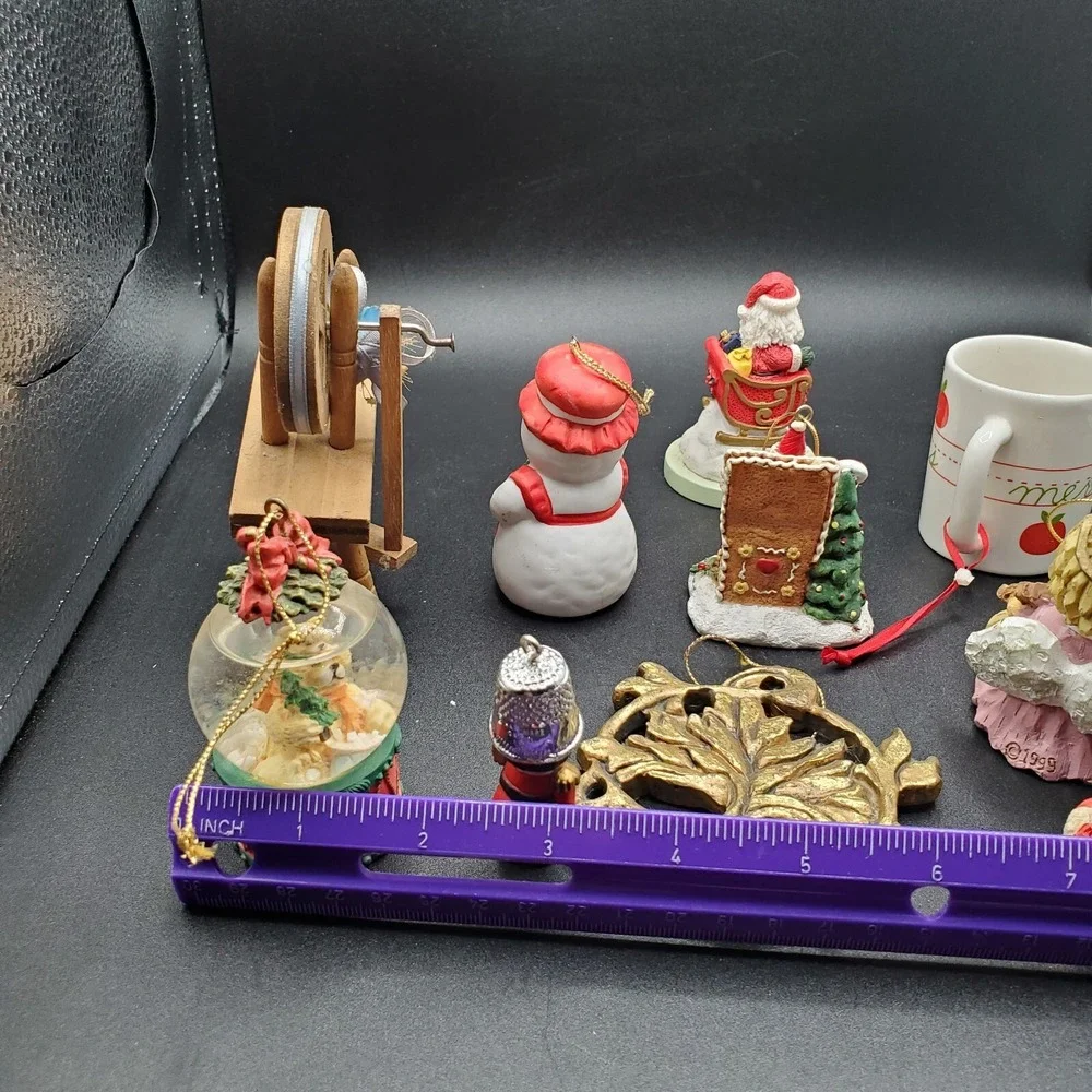 LOT OF 11 VINTAGE CHRISTMAS ORNAMENTS SNOWMAN SANTA Thimble hat SOLDIER globe be